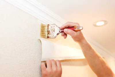 Pose de papier peint à Montvalezan — revêtements muraux et toiles de verre